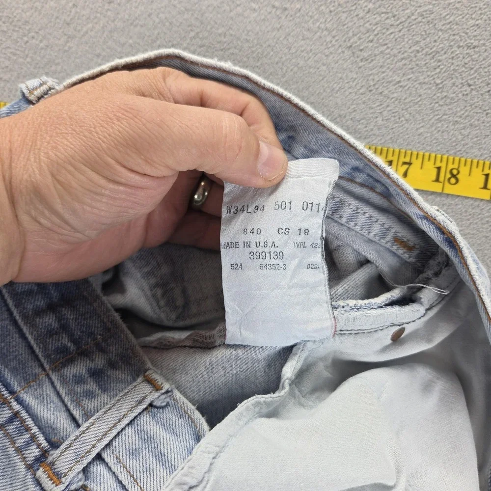 Vintage Levis 501 Jeans Mens Blue Straight Button Fly Made in USA Fits 32x32